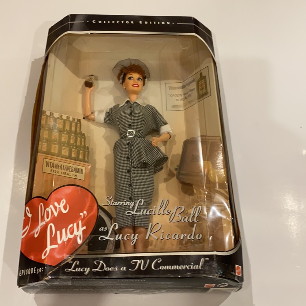 LUCILLE BALL COLLECTORS EDITION DOLL - Picture 2 of 15